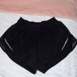 Lululemon Hotty Hot Low Rise 2.5in Shorts Size 2